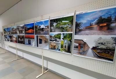 2階通路の展示