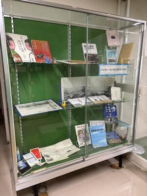 中央図書館３階ロビーでの平和展示