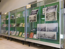 中央図書館での展示の様子